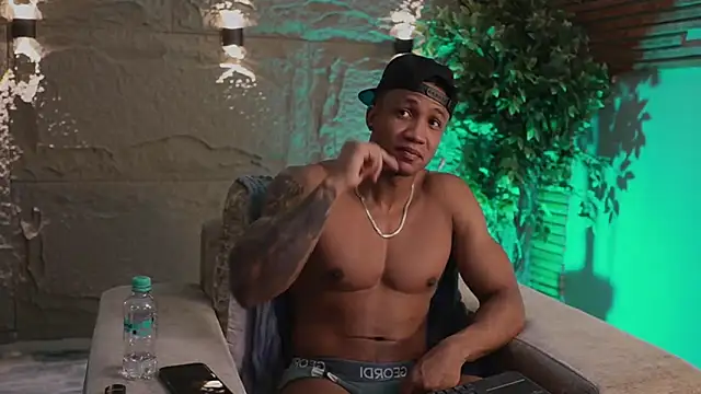 Logan Varela online show from December 4, 1:53 pm