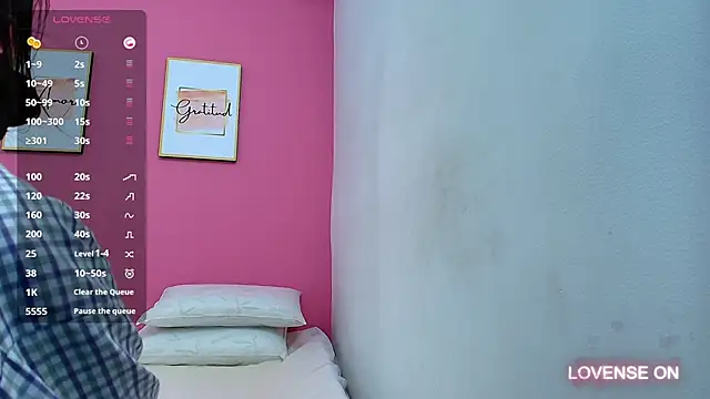 yourcuteneighbourr online show from December 21, 3:03 am