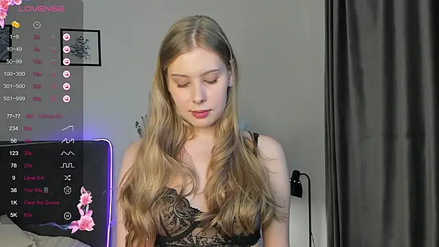 Snapshot of elliediaz chatting on October 14, 8:20 pm elliediaz online show from October 14, 8:20 pm