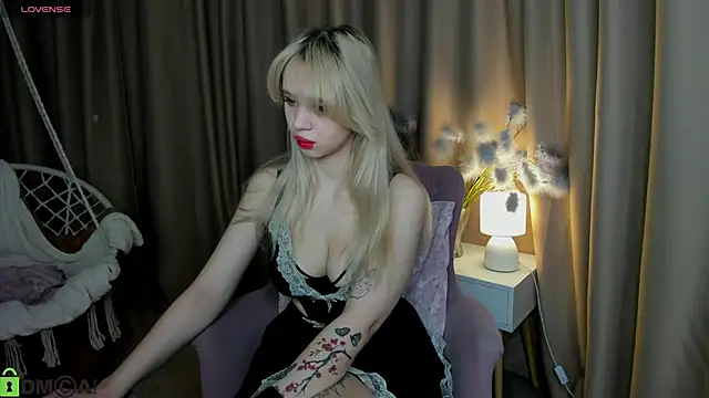 Valerie Woods online show from March 27, 1:11 am