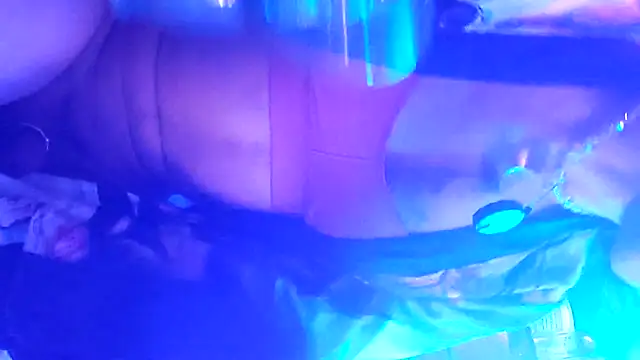 gurlnips online show from October 6, 11:40 am