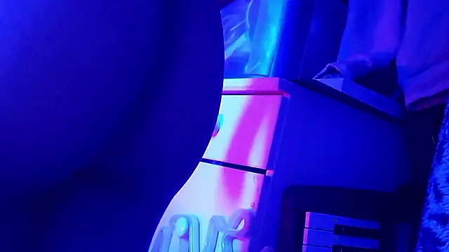 gurlnips online show from October 19, 9:21 am