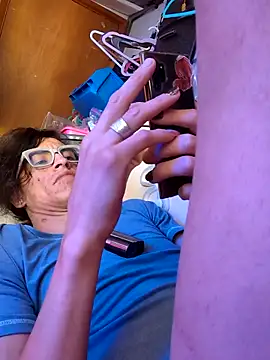 gurlnips online show from October 19, 9:26 pm