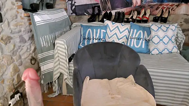 sara love89 online show from December 5, 3:30 pm