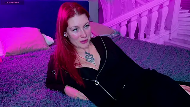Snapshot of Liv_Fay chatting on December 5, 1:17 pm Liv Fay online show from December 5, 1:17 pm