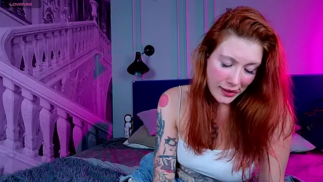 Snapshot of Liv_Fay chatting on December 12, 7:37 pm Liv Fay online show from December 12, 7:37 pm