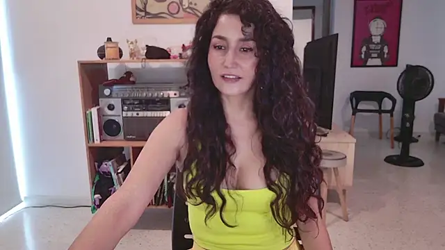 Snapshot of AndreaGomez88 chatting on April 11, 8:02 pm AndreaGomez88 online show from April 11, 8:02 pm