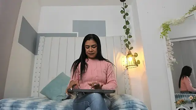 Snapshot of hannah_gray chatting on November 9, 11:08 am hannah gray online show from November 9, 11:08 am