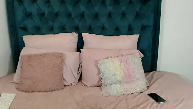 Snapshot of 1Blackertheberry1 chatting on February 1, 5:49 am 1Blackertheberry1 online show from February 1, 5:49 am