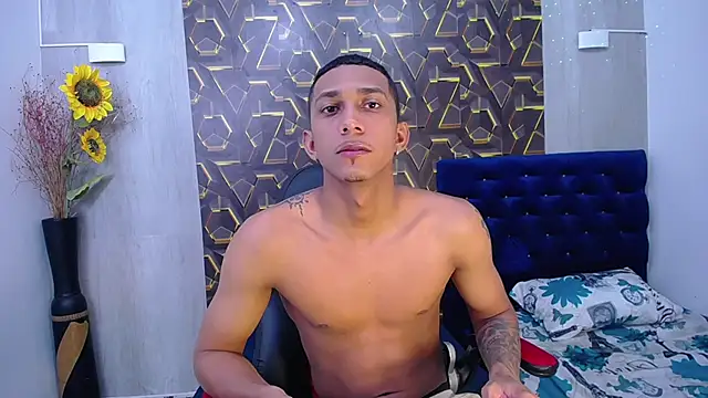 Snapshot of dominic_smith_ chatting on March 30, 3:18 am dominic smith online show from March 30, 3:18 am