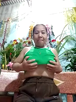 Snapshot of Queen_18200 chatting on January 18, 2:25 am Queen 18200 online show from January 18, 2:25 am