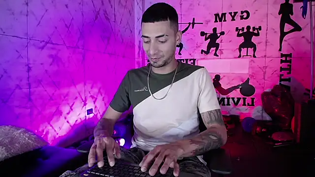 DrakeNeumann online show from December 2, 3:45 am