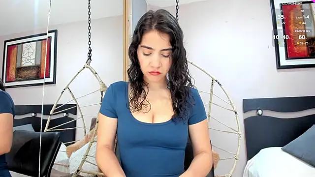 Snapshot of Miranda_doll_ chatting on February 7, 12:20 pm Miranda doll online show from February 7, 12:20 pm