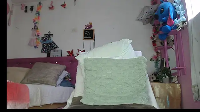 Snapshot of KeillyDiaz chatting on July 6, 7:05 pm KeillyDiaz online show from July 6, 7:05 pm