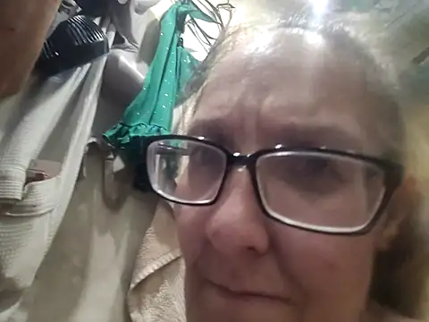 Snapshot of ILUV2TUCHMYKITTY chatting on September 11, 11:43 am ILUV2TUCHMYKITTY online show from September 11, 11:43 am