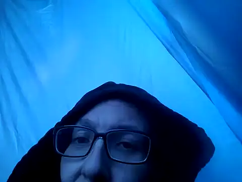 ILUV2TUCHMYKITTY online show from November 18, 6:45 pm