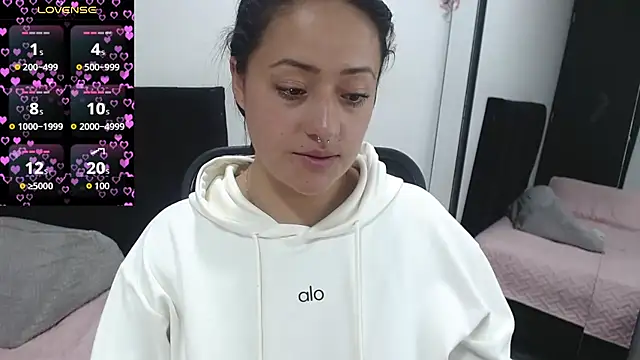 Snapshot of jjulietha95 chatting on October 23, 2:00 am jjulietha95 online show from October 23, 2:00 am