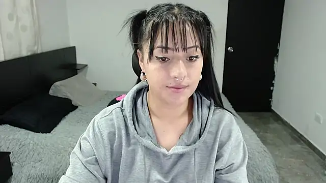 jjulietha95 online show from March 19, 3:10 am