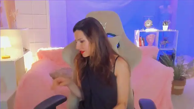 April o Nill online show from February 25, 4:10 pm