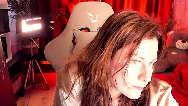 April o Nill online show from April 12, 2:44 pm