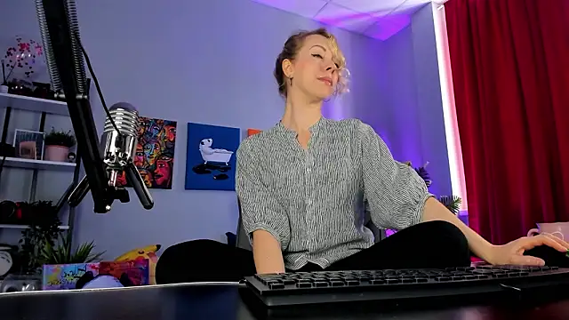 LylithSkye online show from February 25, 11:31 am