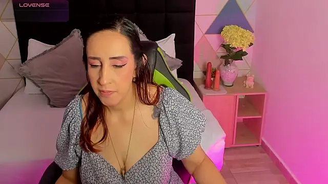 jadde13  online show from November 19, 8:20 pm