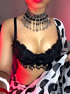 Snapshot of Hot-sexy222 chatting on October 19, 1:28 am Hot-sexy222 online show from October 19, 1:28 am