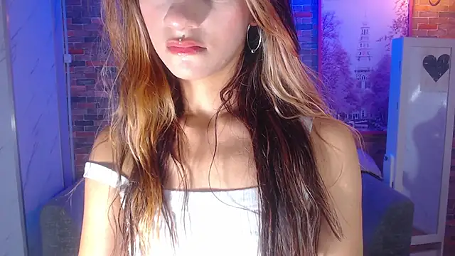 Snapshot of Laurita_b chatting on December 12, 8:21 pm Laurita b online show from December 12, 8:21 pm