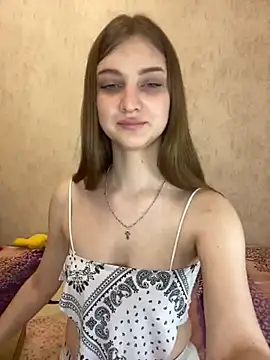 Snapshot of MollyDolle chatting on December 16, 10:24 pm MollyDolle online show from December 16, 10:24 pm