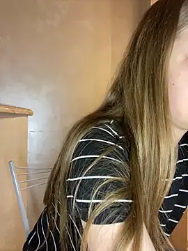 Snapshot of MollyDolle chatting on November 28, 8:00 pm MollyDolle online show from November 28, 8:00 pm