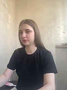 MollyDolle online show from April 18, 11:03 am