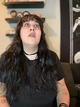 Snapshot of ThicBunz chatting on November 17, 5:52 pm ThicBunz online show from November 17, 5:52 pm