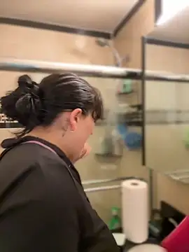 Snapshot of ThicBunz chatting on November 22, 4:06 pm ThicBunz online show from November 22, 4:06 pm