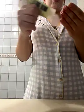 Julinha18 online show from December 6, 2:24 am