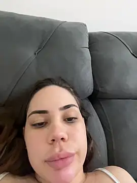 Julinha18 online show from March 7, 6:24 am