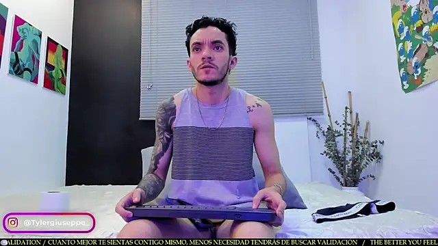 Tylergiuseppe  online show from February 21, 12:27 am