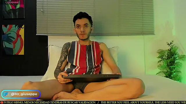 Tylergiuseppe  online show from September 26, 9:08 pm