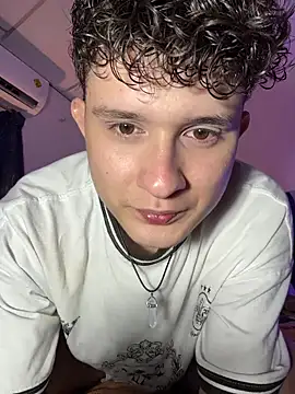 Snapshot of Nathan_Bluee chatting on October 27, 11:52 pm Nathan Bluee online show from October 27, 11:52 pm