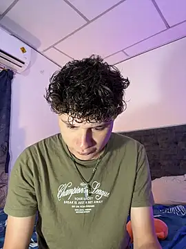 Snapshot of Nathan_Bluee chatting on November 13, 3:55 pm Nathan Bluee online show from November 13, 3:55 pm