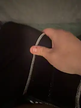 Snapshot of yungsexy- chatting on November 18, 3:23 am yungsexy- online show from November 18, 3:23 am