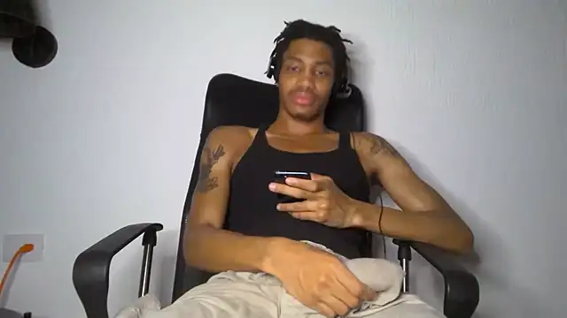 Snapshot of Skinnyblackman chatting on June 28, 2:50 am Skinnyblackman online show from June 28, 2:50 am