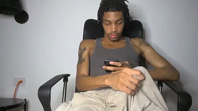 Snapshot of Skinnyblackman chatting on June 30, 3:07 am Skinnyblackman online show from June 30, 3:07 am