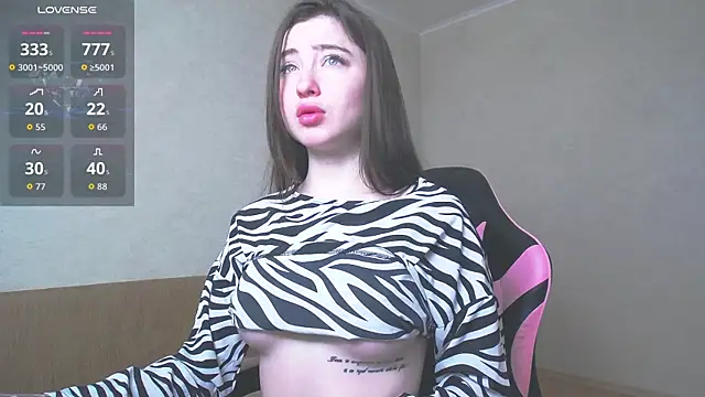 Snapshot of Luxuryalma chatting on April 23, 10:25 am Luxuryalma online show from April 23, 10:25 am