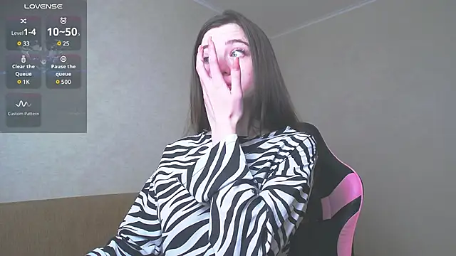 Snapshot of Luxuryalma chatting on April 23, 1:02 pm Luxuryalma online show from April 23, 1:02 pm