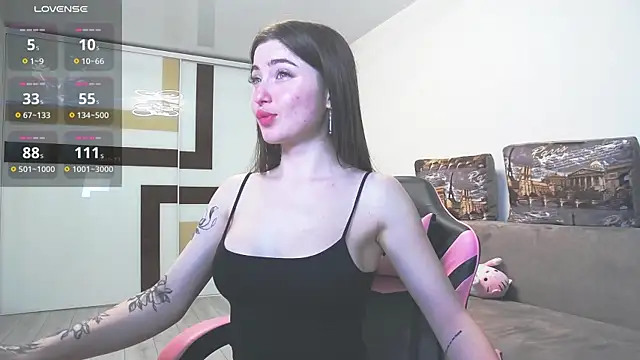 Snapshot of Luxuryalma chatting on May 19, 7:09 pm Luxuryalma online show from May 19, 7:09 pm