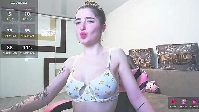 Snapshot of Luxuryalma chatting on May 20, 7:53 pm Luxuryalma online show from May 20, 7:53 pm