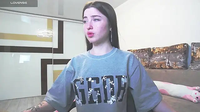 Snapshot of Luxuryalma chatting on June 1, 6:42 pm Luxuryalma online show from June 1, 6:42 pm