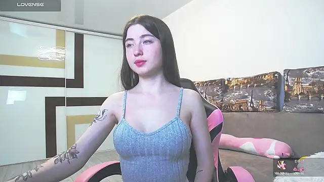 Snapshot of Luxuryalma chatting on June 5, 11:32 pm Luxuryalma online show from June 5, 11:32 pm