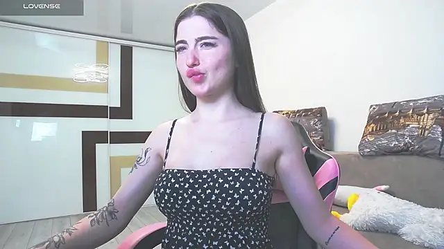 Snapshot of Luxuryalma chatting on June 17, 5:14 pm Luxuryalma online show from June 17, 5:14 pm