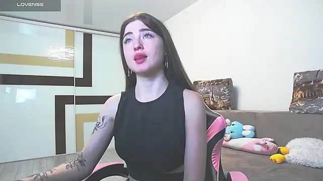 Snapshot of Luxuryalma chatting on June 19, 6:56 pm Luxuryalma online show from June 19, 6:56 pm